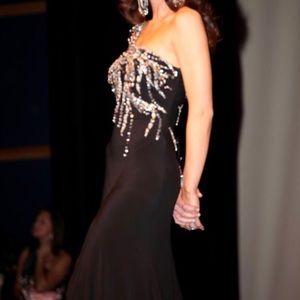 Mac Duggal black gown
